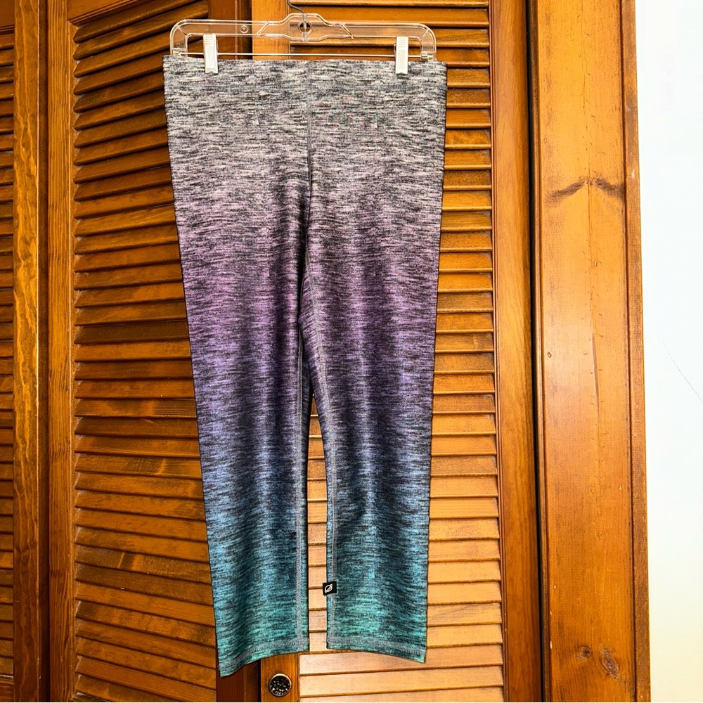 NWT Terez ombre capri leggings, gray/purple/teal/black heathered design, size L